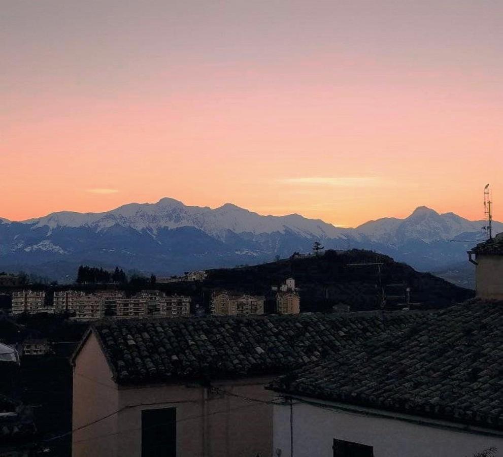 Casa In Centro Storico Vista Gran Sasso Atri Exterior foto